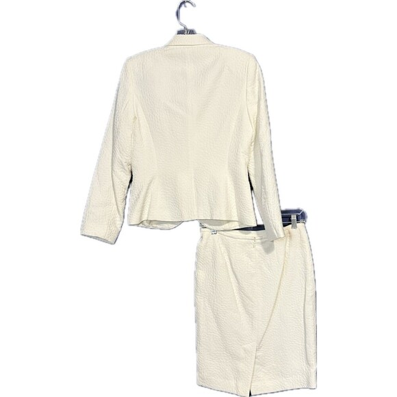 Vintage Womens Calvin Klein Ivory Suit 2P Skirt Sz 4 Blazer Ornate Gold Buttons - Picture 2 of 5